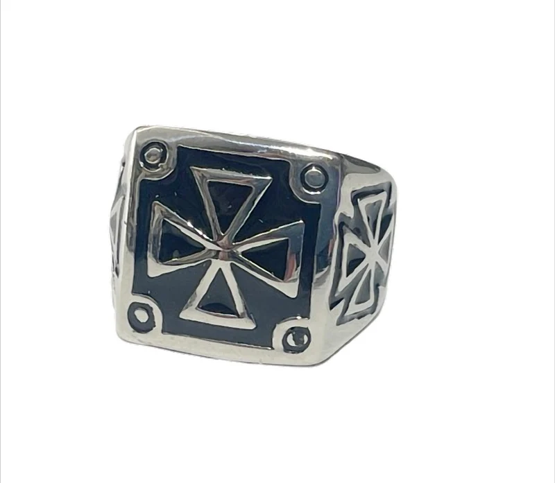 Herrenring „Iron Cross Legacy“ – Edelstahl Siegelring mit Kreuz, 20 mm