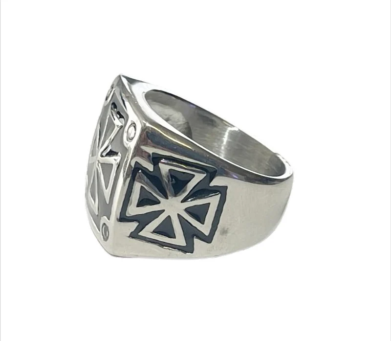 Herrenring „Iron Cross Legacy“ – Edelstahl Siegelring mit Kreuz, 20 mm
