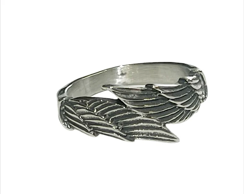 „SkyWing Elegance“ Ring Edelstahl Engelsflügel Bikerring