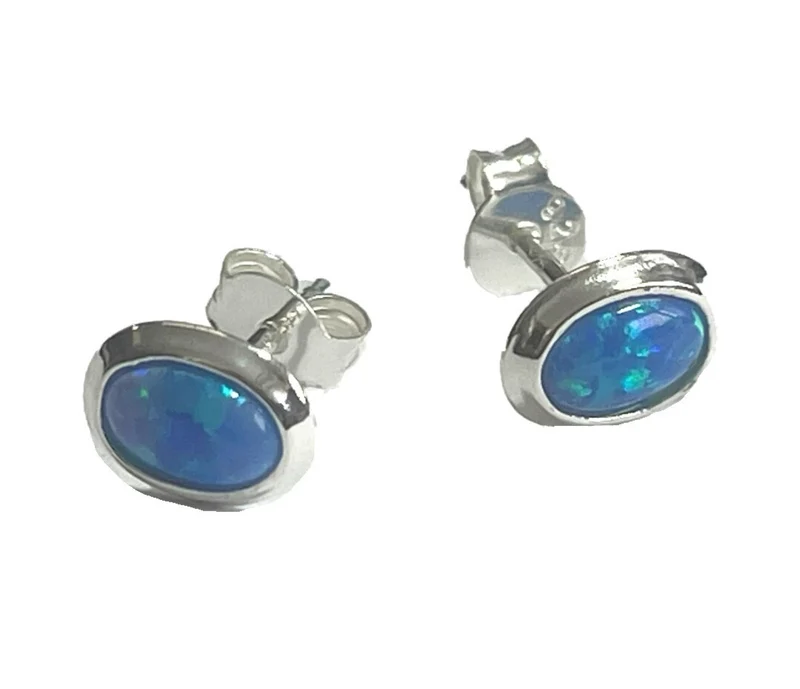 "Ozeanträume" – Ohrstecker mit synthetischem Opal in 925er Silber