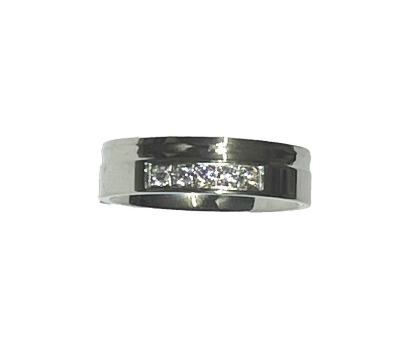 Crystal Forge Edelstahlring mit fünf eingefassten Zirkoniasteinen, 6 mm breit