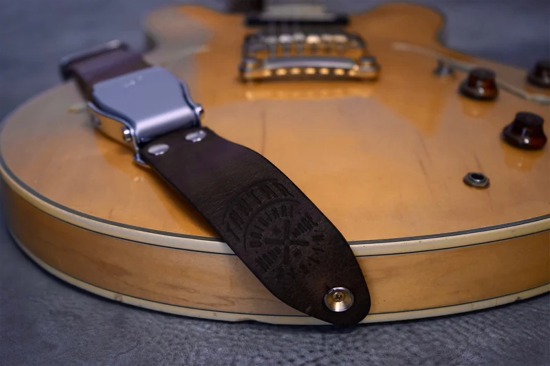 GITARRENGURT DARKBROWN/SILBER