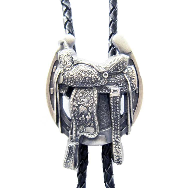 Westernsattel Hufeisenund Cowboystiefel versilbertes Bolo Tie Westernkrawatte