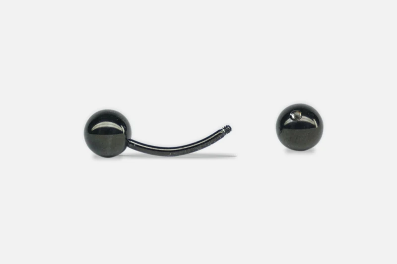 PIERCING LANG SCHWARZ