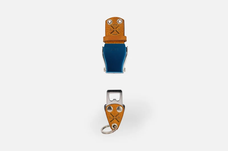 SCHLÜSSELHALTER (WAND) - COGNAC LIGHT/BLAU