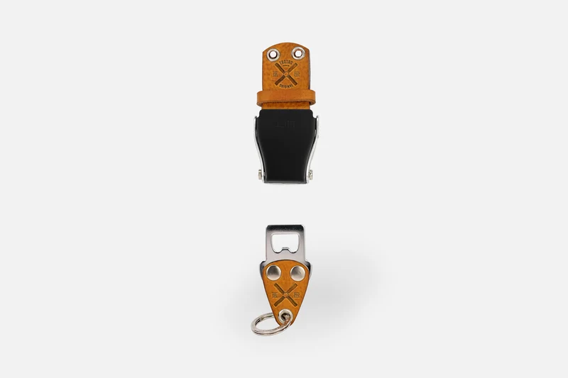 SCHLÜSSELHALTER (WAND) - COGNAC LIGHT/SCHWARZSILBER