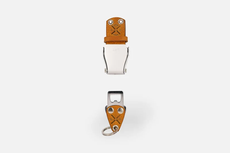 SCHLÜSSELHALTER (WAND) - COGNAC LIGHT/SILBER