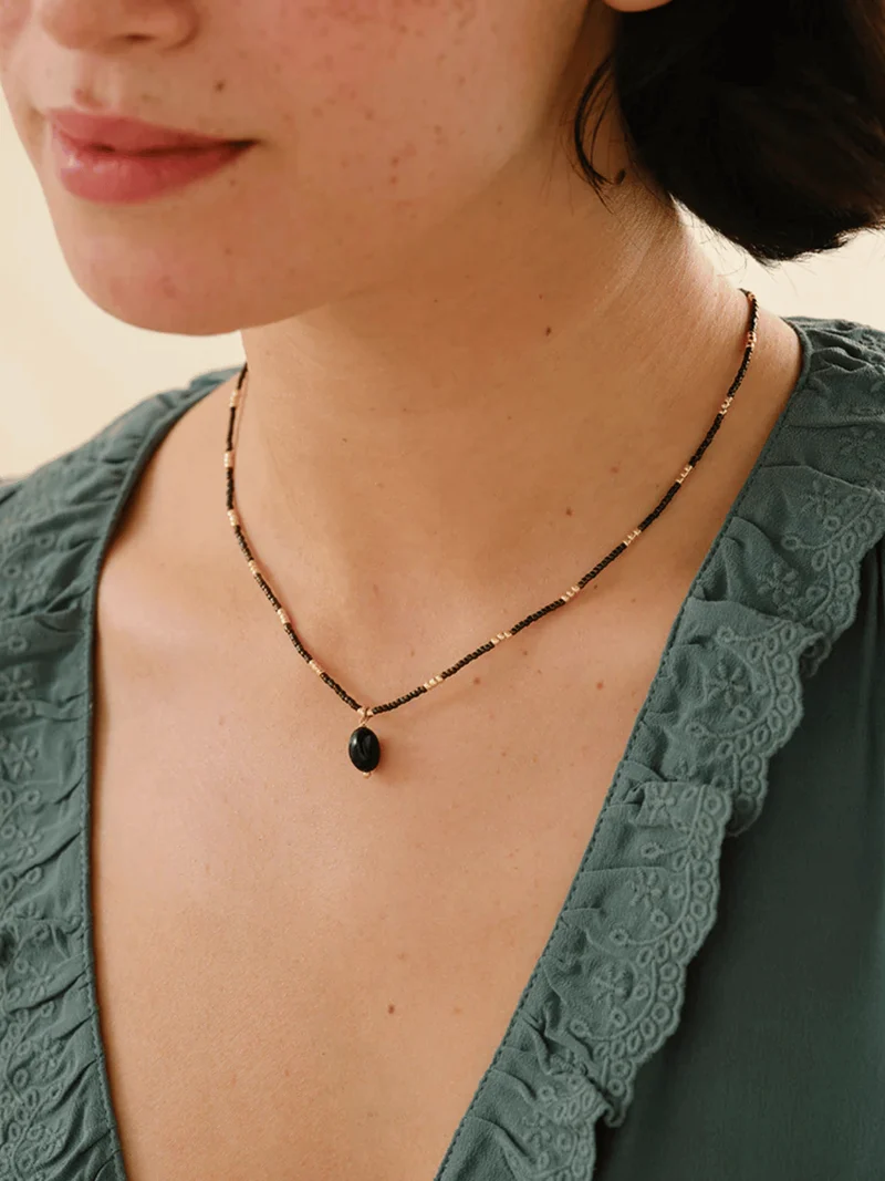 Wishing Schwarzer Onyx Halskette Goldfarben