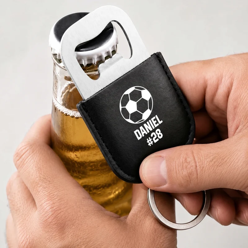 Fußball + Name - Personalisiertes Geschenk | Flaschenöffner Schlüsselanhänger