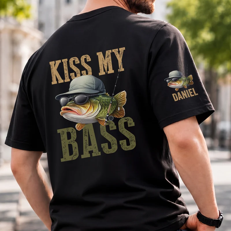 Kiss My Bass - Personalisiertes Geschenk | T-Shirt Mit Rücken- Und Ärmelprint Papa Opa Angeln