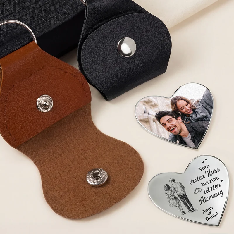Vom Ersten Kuss Bis Zum Letzten Atemzug - Personalisierte Geschenke Paar | Herz Pocket Hug Schlüsselanhänger Foto