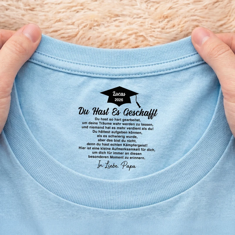 Du Hast Es Geschafft - Personalisierte Geschenke Abschluss | Weißes T Shirt Nackenlabel Drucken Sohn Tochter