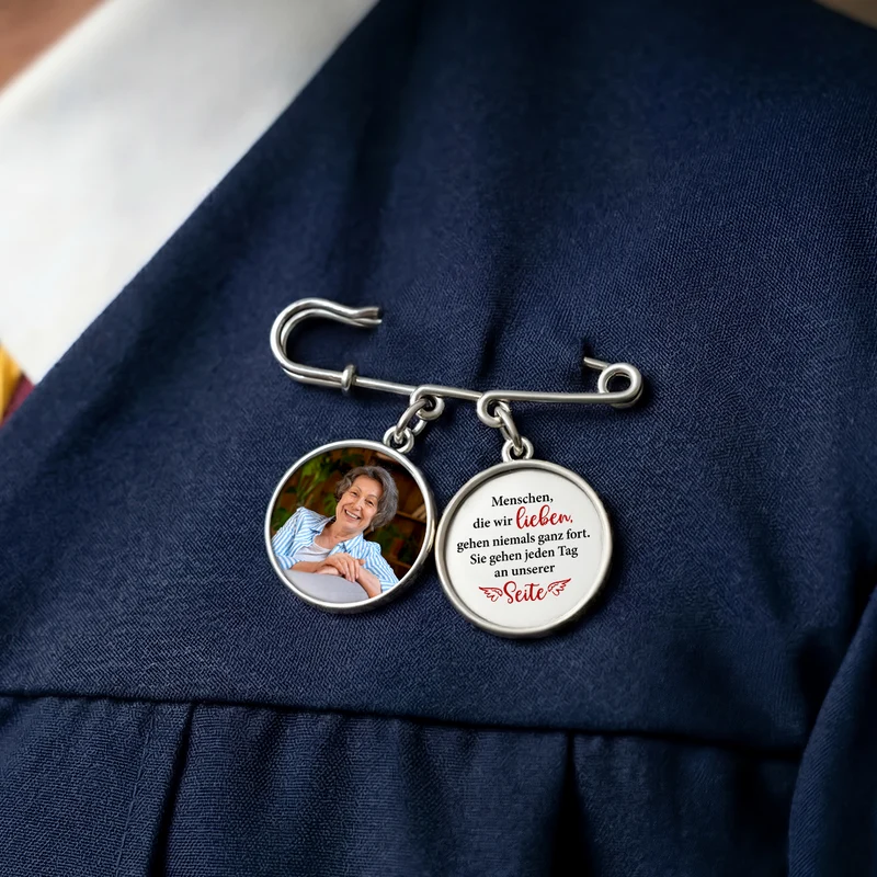 Wir Begleiten Dich Bei Jedem Deiner Schritte - Personalisierte Trauergeschenke | Anstecknadel Charms Mit Foto Abschluss Papa Mama