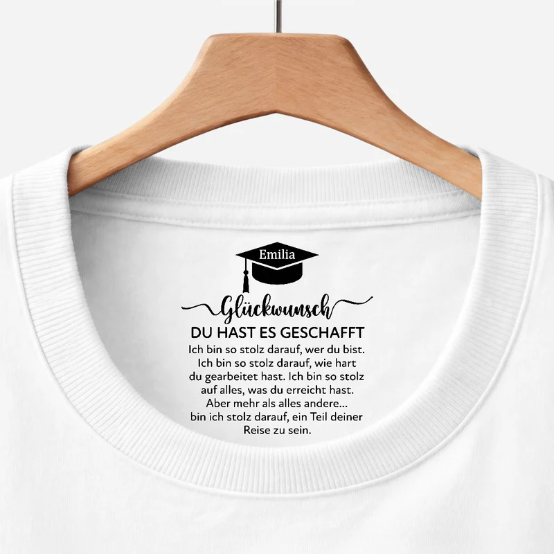 Du Hast Es Geschafft - Personalisierte Geschenke Abschluss | Weißes T Shirt Nackenlabel Drucken