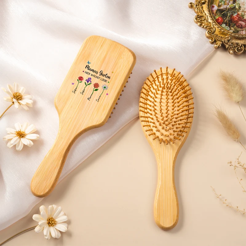 Omas Garten Hier Wächst Die Liebe - Personalisiertes Geschenk | UV Druck Bambus Haarbürste Oma/Mama Blumen