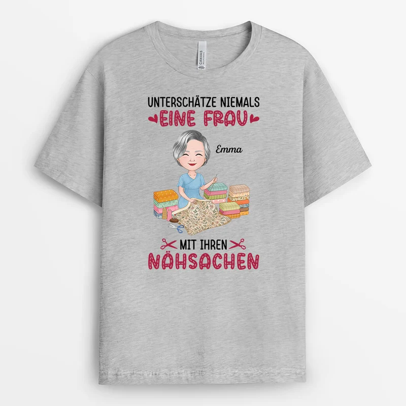 Unterschätze Niemals Eine Frau Mit Ihren Nähsachen - Personalisiertes Geschenk | T-shirt für Frauen