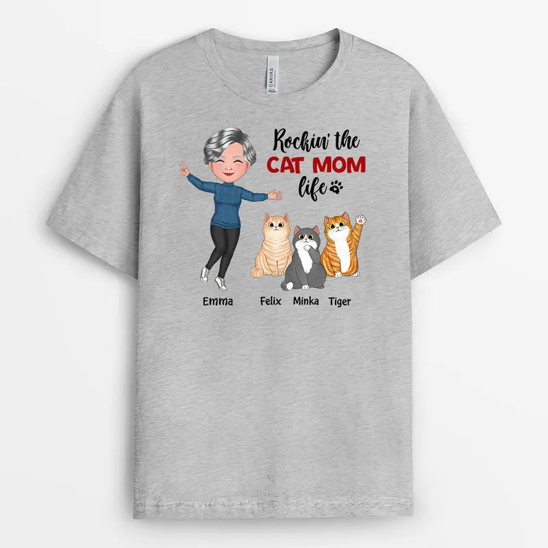 Rockin' The Cat Mom Life - Personalisierte Geschenke | T-Shirt für Katzenbesitzer